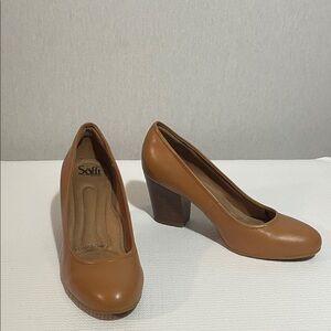 Sofft Women's tan color, Leather Block Heels
Size 7.5